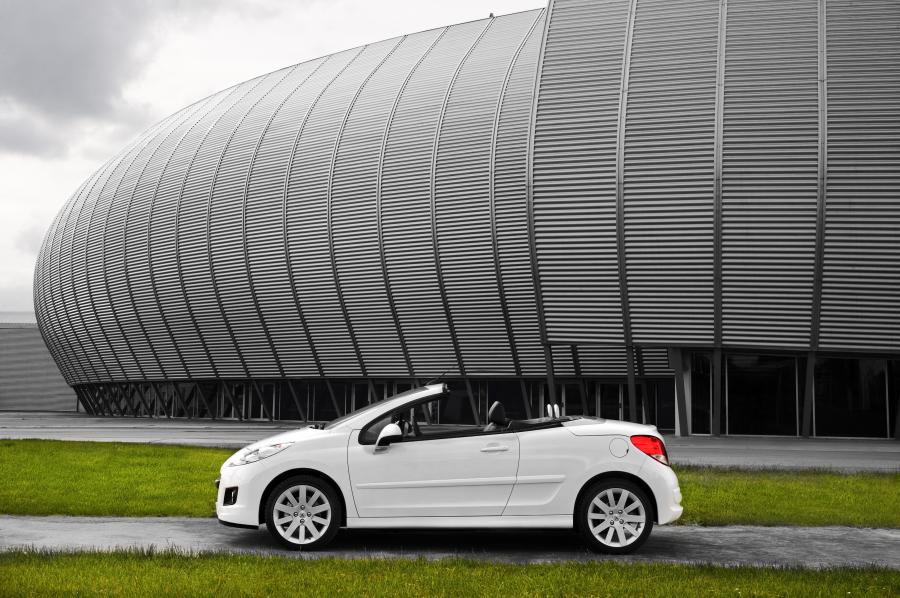  Peugeot 207 CC 2009 года  (фото 16 из 21)